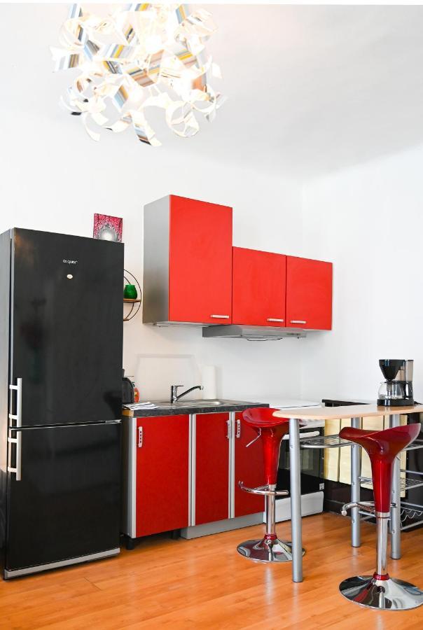 Backpacker Apartment Bahnhof Wien Exteriör bild