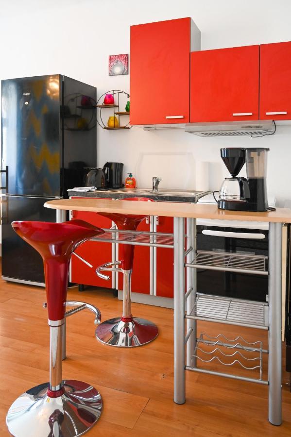 Backpacker Apartment Bahnhof Wien Exteriör bild